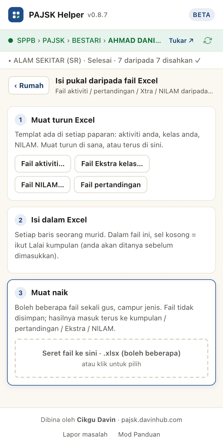 Panel Isi pukal daripada fail Excel: muat turun templat aktiviti, Ekstra kelas, NILAM atau pertandingan, dan kotak untuk menyeret beberapa fail.